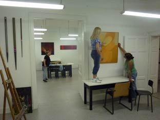 Vorbereitung der Ausstellung in den Ateliers der wfk 